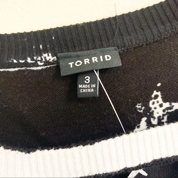 TORRID STAR PRINT RAGLAN CUT OUT SWEATER - Picture 7 of 9